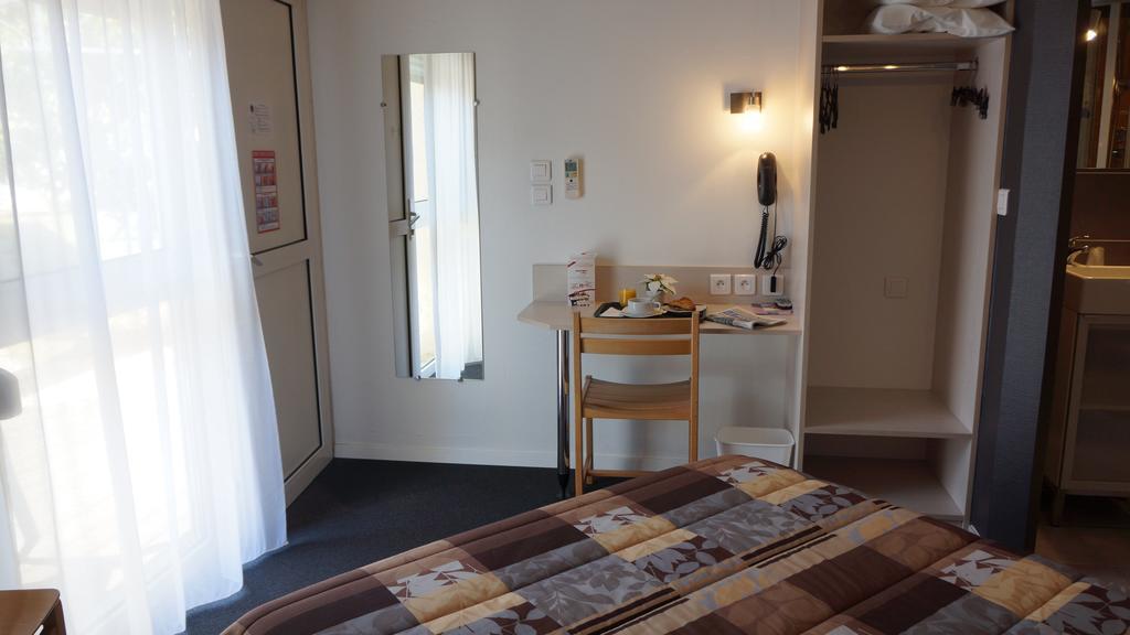 Charme Hotel En Beaujolais Belleville-sur-Saone Room photo